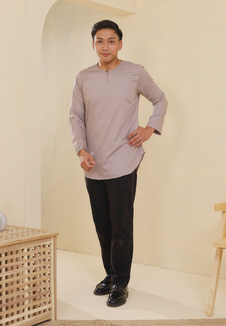 Kurta Rashiq | Nude