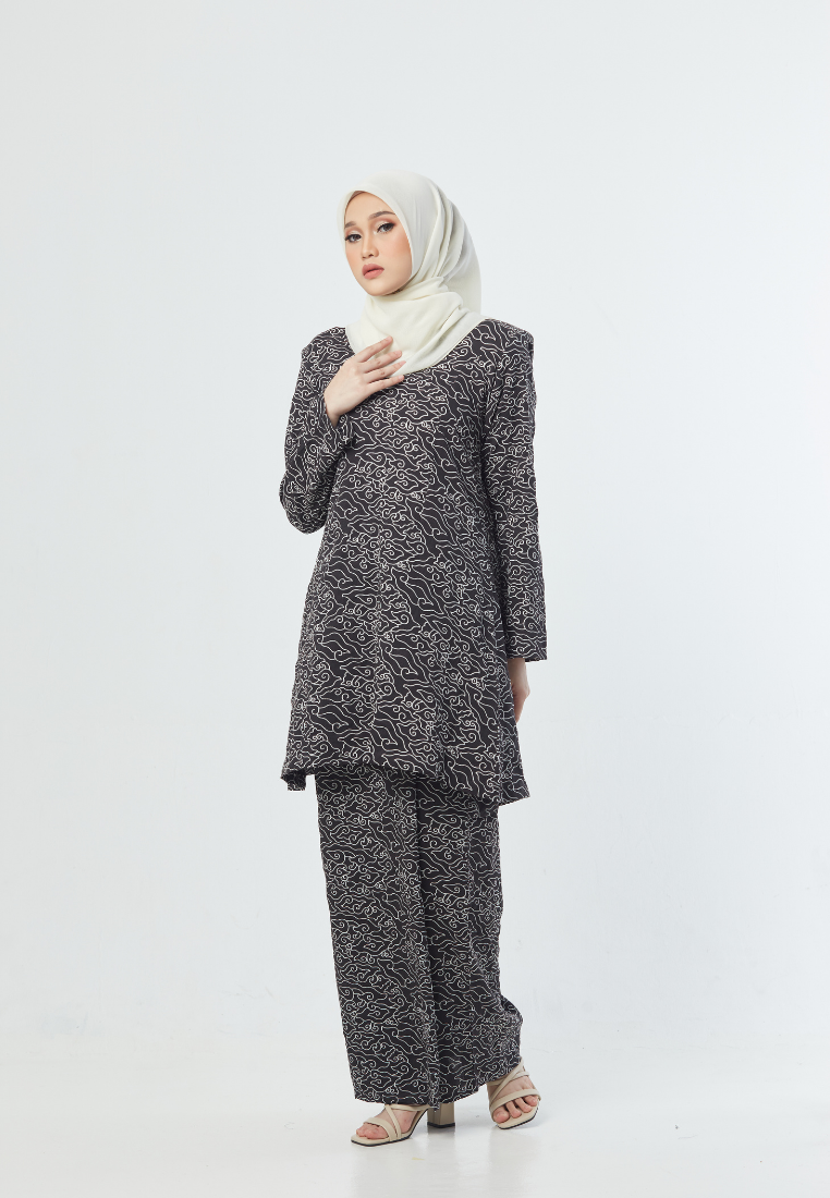 The Khayla Kurung | Black