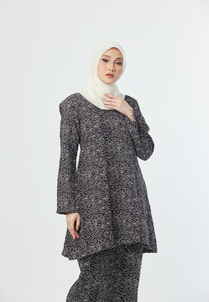 The Khayla Kurung | Black