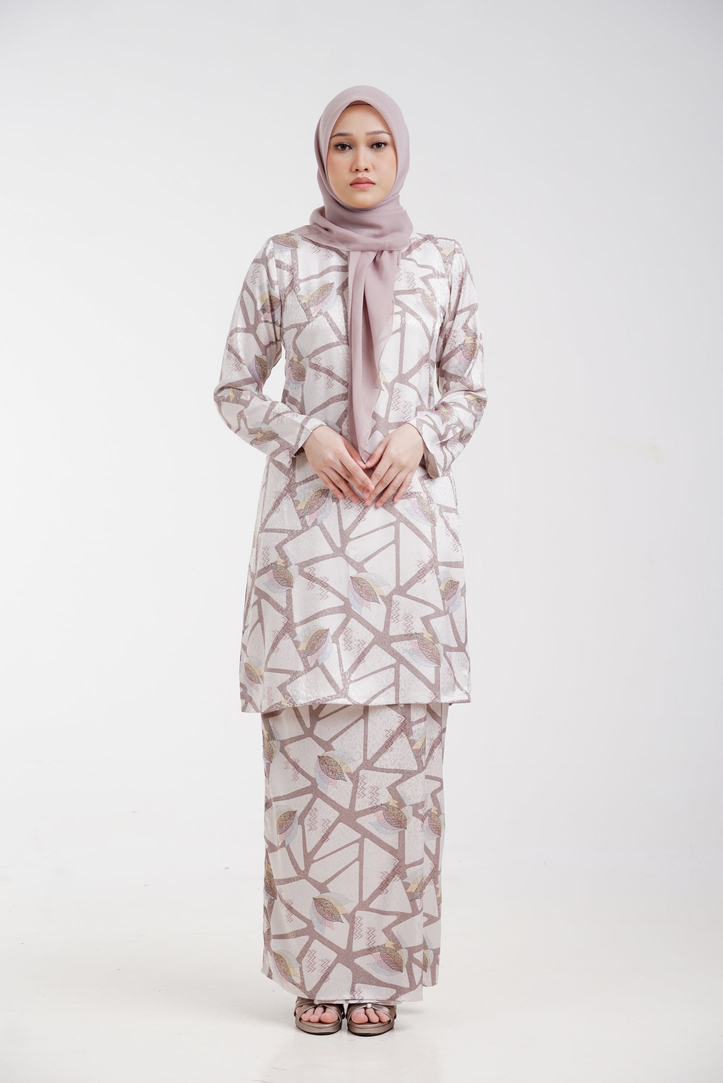 Nona Manis | Grey