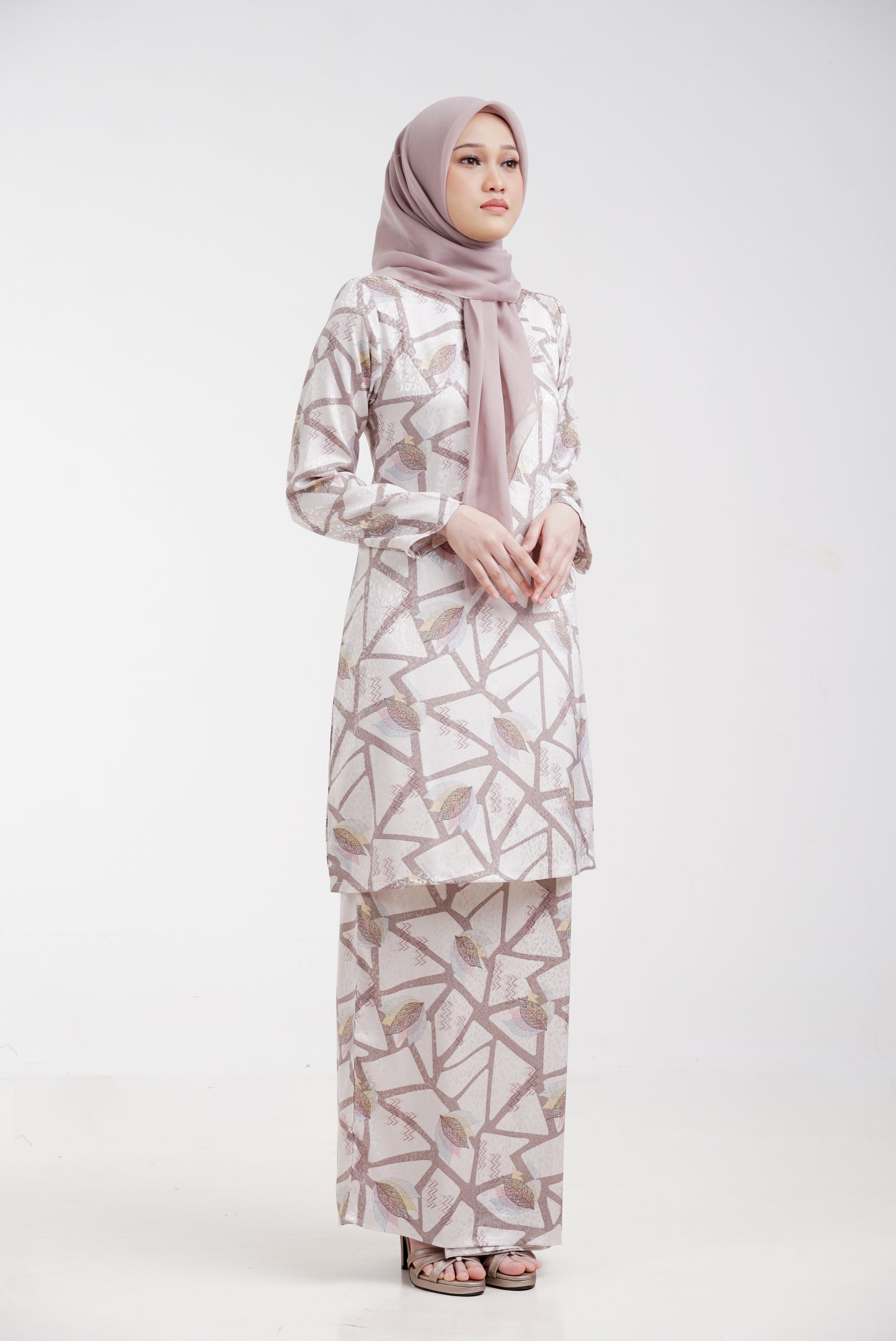 Nona Manis | Grey